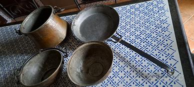 lotto 4 pentole antiche in rame battuto a mano