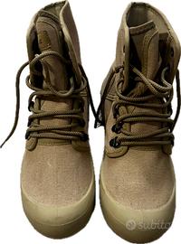 Scarpe escursionismo nel deserto