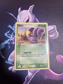 Carta Pokémon Ekans 64/100 – EX Tempesta di Sabbia