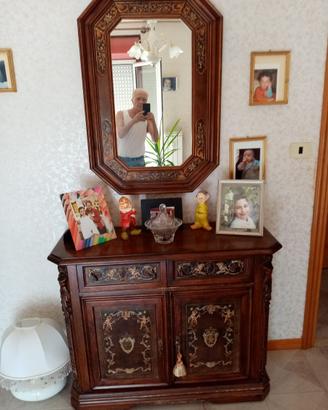 Credenza rinascimentale con specchiera e sedia