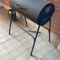Barbecue a carbone con coperchio per giardino