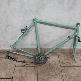 Telaio bici colore Bianchi e cerchioni Nisi