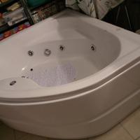 Vasca idromassaggio angolare