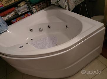 Vasca idromassaggio angolare