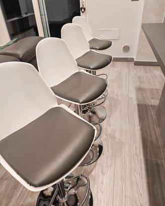 Set 4 sgabelli in metallo cromato ed ecopelle