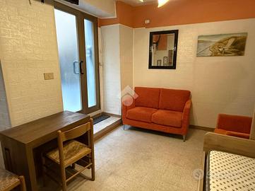 MONOLOCALE A PERUGIA