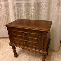 Coppia di comodini stile classico