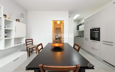 Trilocale ristrutturato arredato con giardino priv