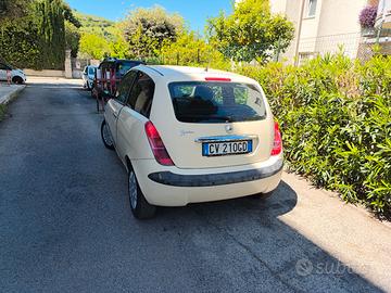 auto Lancia Y