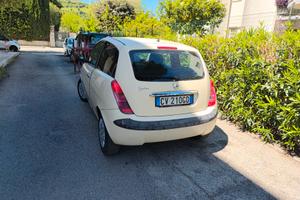 auto Lancia Y