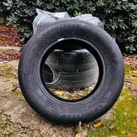 4 pneumatici estivi Goodyear 215/65 R16