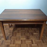 Tavolo in noce con 4 sedie