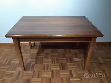 Tavolo in noce con 4 sedie