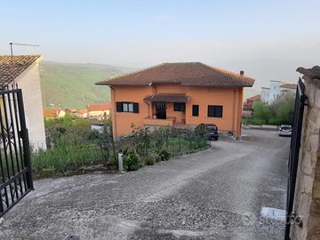 Villa indipendente con terreno