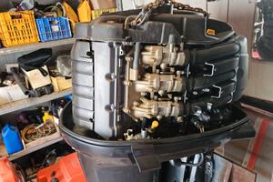 motore fuoribordo yamaha 225 4t 