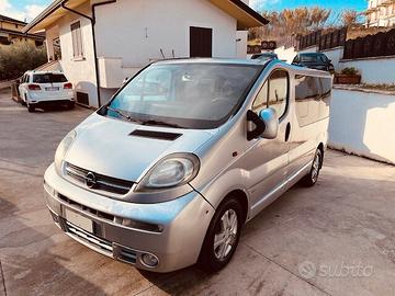 OPEL VIVARO 8 POSTI 2500 CDTI PREZZO IVA COMPRESA