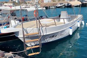 Barca per escursioni costiere