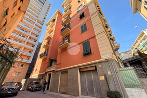 4 LOCALI A GENOVA