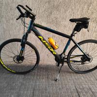 Bicicletta MTB con ruote da strada