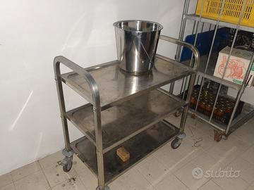 carrello inox con tre ripiani su ruote