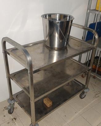 carrello inox con tre ripiani su ruote