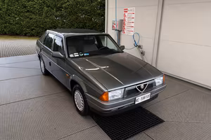 Alfa Romeo Alfa 75 targa oro ASI