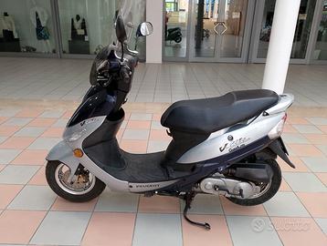 SCOOTER 50CC CON MOTORE A 4 TEMPI