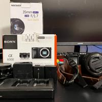 Sony A6000 con Obiettivi e Accessori