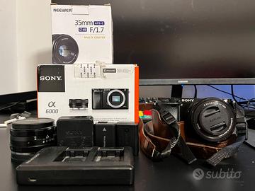 Sony A6000 con Obiettivi e Accessori