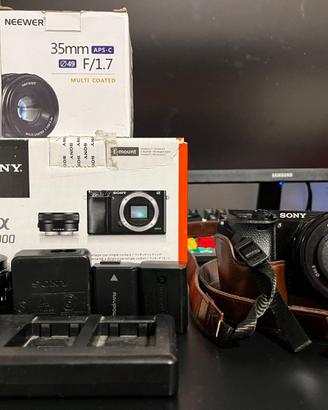 Sony A6000 con Obiettivi e Accessori