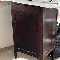 Mobiletto in legno con cassetto e anta