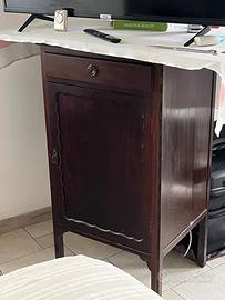 Mobiletto in legno con cassetto e anta