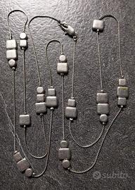 Collana con perline dalla forma geometrica