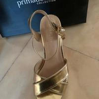 Comodissimo  Sandalo con tacco oro