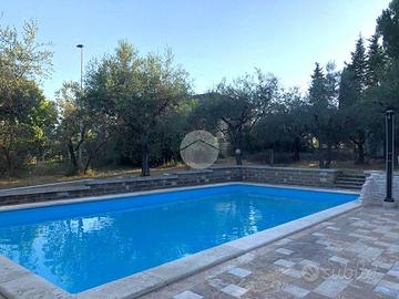 VILLA SINGOLA A TARANO