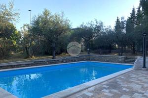 VILLA SINGOLA A TARANO