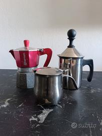 Set colazione: caffettiera, bricco e montalatte