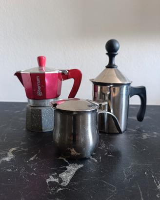 Set colazione: caffettiera, bricco e montalatte