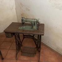 Macchina da cucire base singer