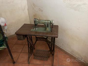 Macchina da cucire base singer