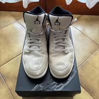 Air Jordan 1 mid se