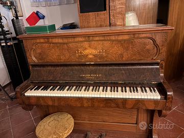 Pianoforte d’epoca in legno vintage