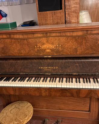 Pianoforte d’epoca in legno vintage