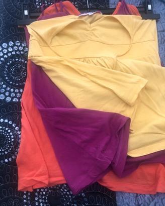 Tre top schiena nuda