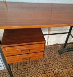 scrivania anni 70