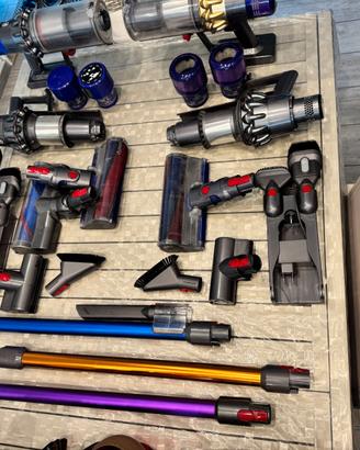 Lotto Dyson V10 e V11 + tanti accessori originali