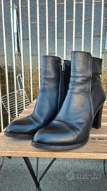 stivaletti neri in vera pelle n.38,  soletta24 cm