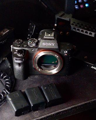 Sony a7R II  + Cage + 3 Batterie