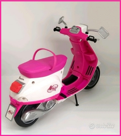 Motorino Vespa Barbie Winx moto gioco bambola