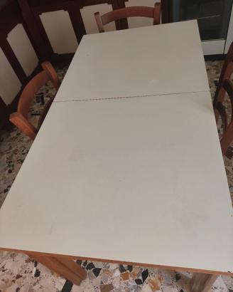 TAVOLO CON 4 SEDIE